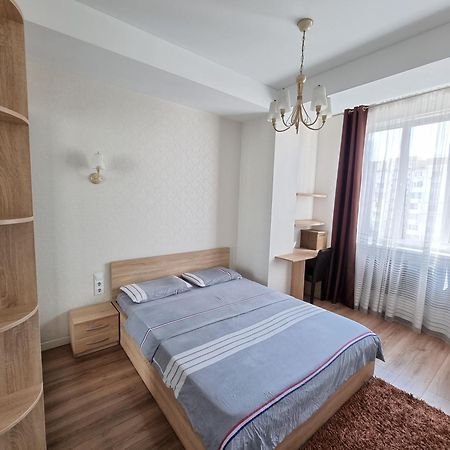 Extra Grand Lev Tolstoi Two Bedrooms Kišiněv Exteriér fotografie