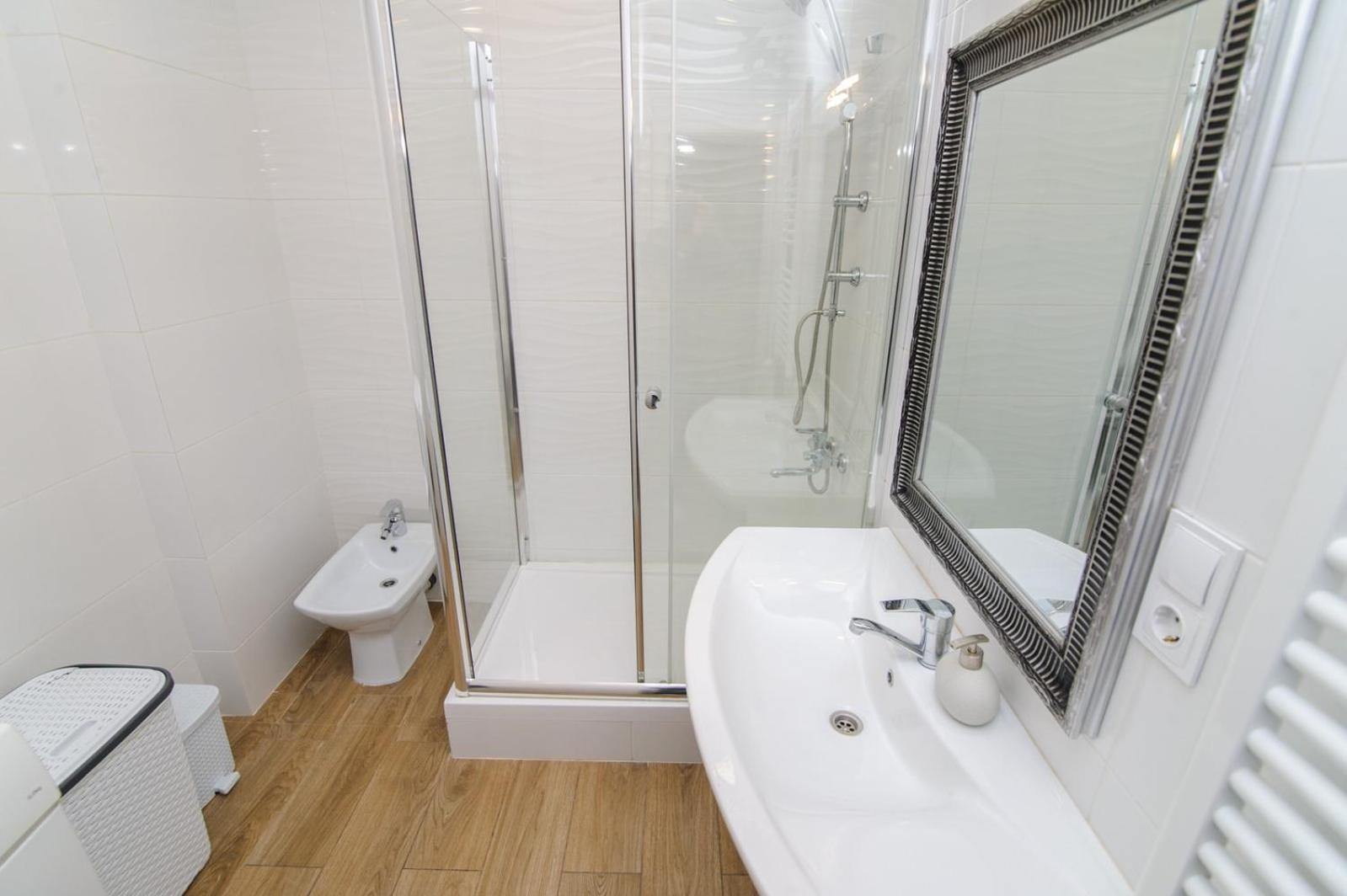 Extra Grand Lev Tolstoi Two Bedrooms Kišiněv Exteriér fotografie